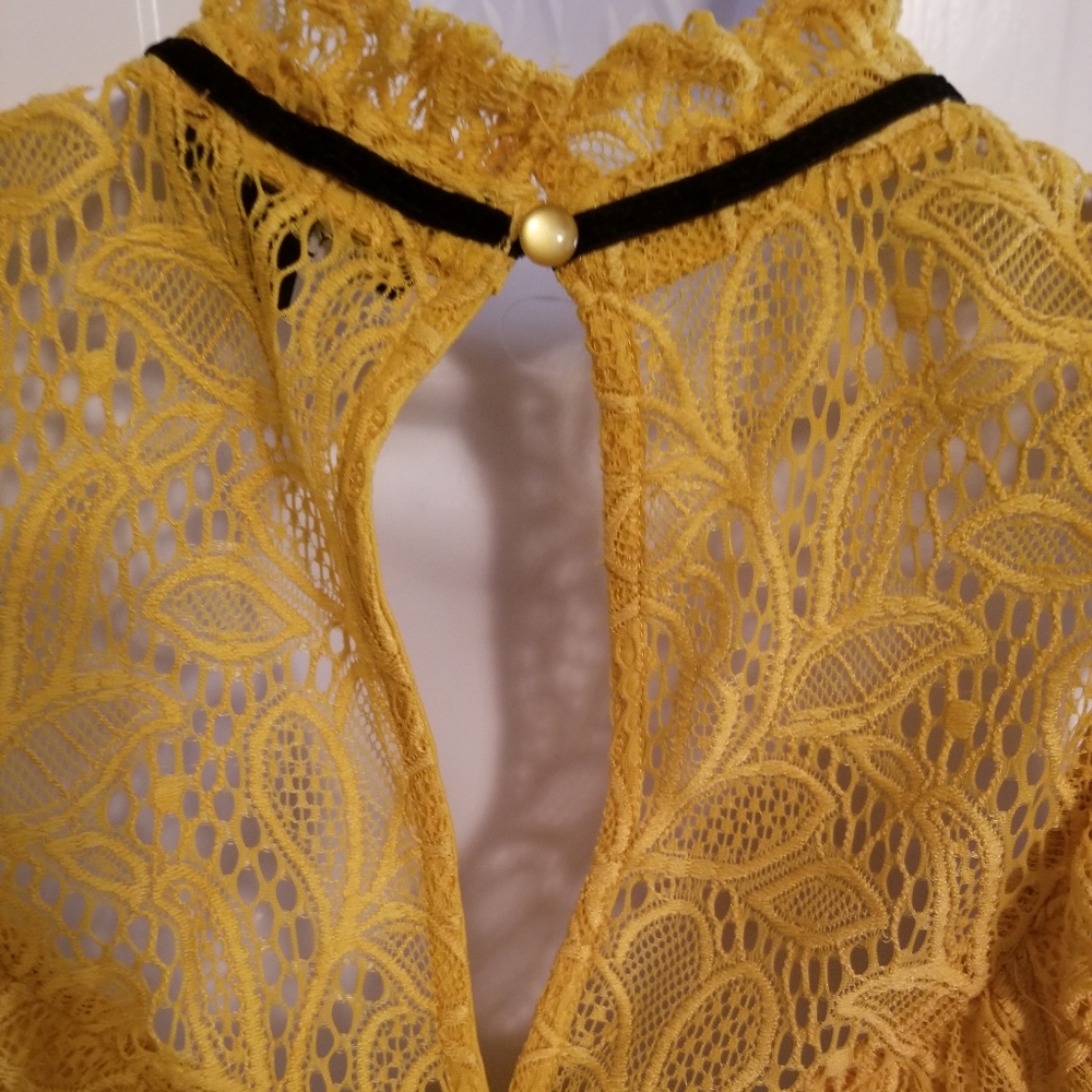 Lace top - Picture 4 of 5